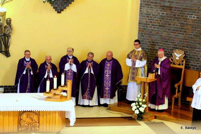 Ostatnie pożegnanie księdza Pietrzaka (zdjęcia)