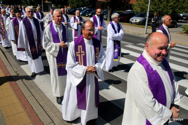Ostatnie pożegnanie księdza Pietrzaka (zdjęcia)
