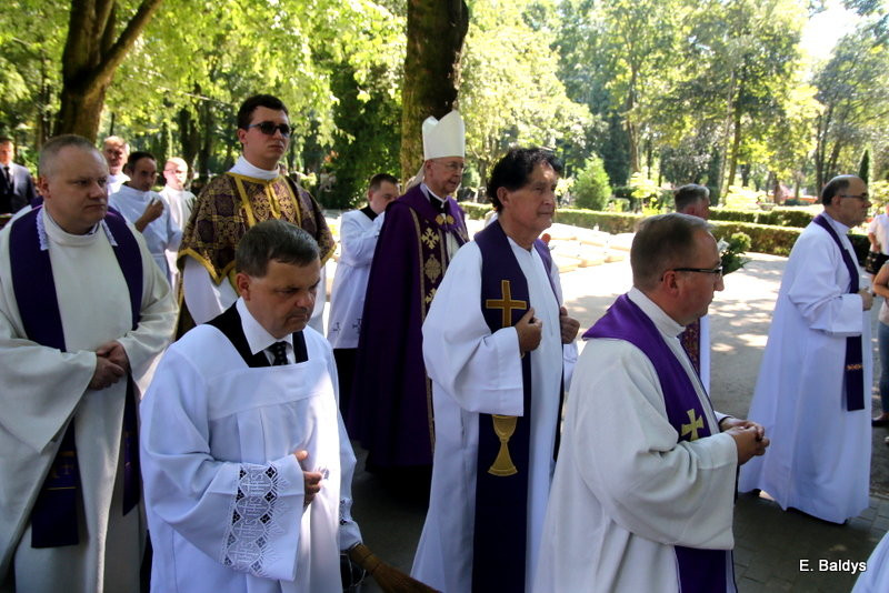 Ostatnie pożegnanie księdza Pietrzaka (zdjęcia)