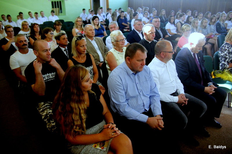10 pierwszoklasistów w ZS w Osiecznej (zdjęcia)