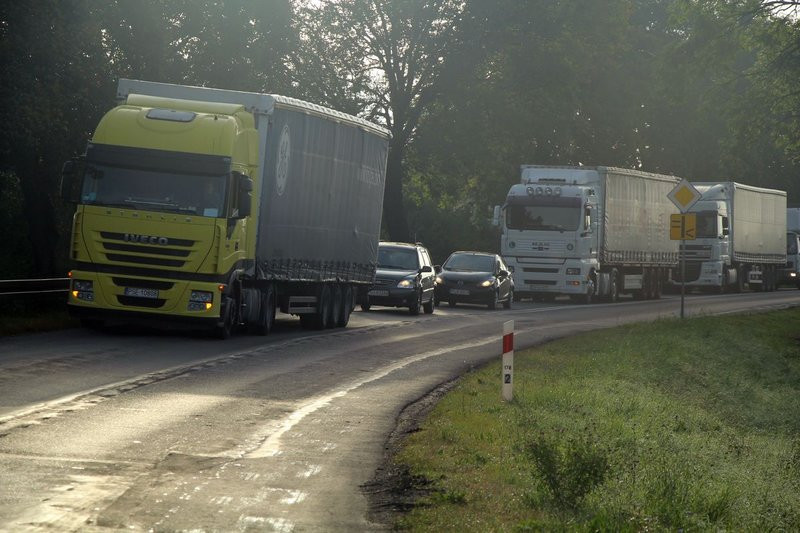 Zderzenie w Kąkolewie, jedna osoba poszkodowana (zdjęcia)