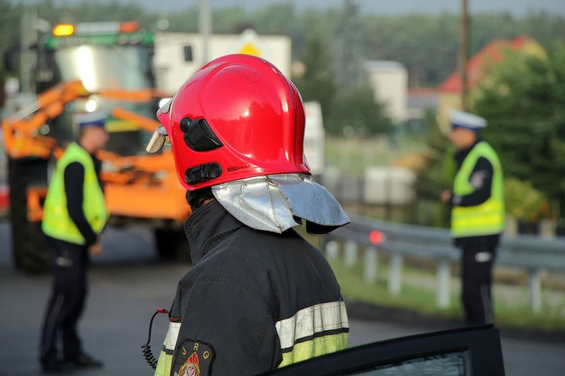 Zderzenie w Kąkolewie, jedna osoba poszkodowana (zdjęcia)