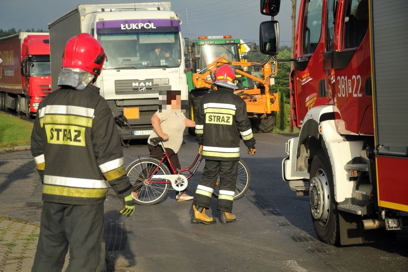 Zderzenie w Kąkolewie, jedna osoba poszkodowana (zdjęcia)