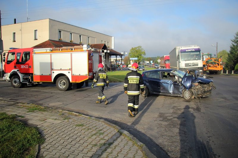 Zderzenie w Kąkolewie, jedna osoba poszkodowana (zdjęcia)