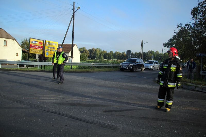 Zderzenie w Kąkolewie, jedna osoba poszkodowana (zdjęcia)