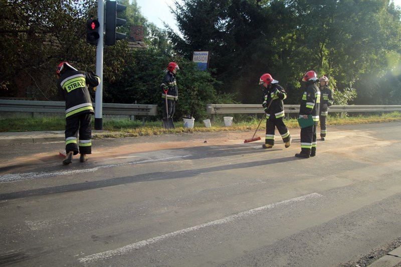 Zderzenie w Kąkolewie, jedna osoba poszkodowana (zdjęcia)