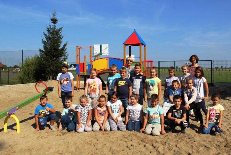 Plac zabaw w prezencie od rodziców (zdjęcia)
