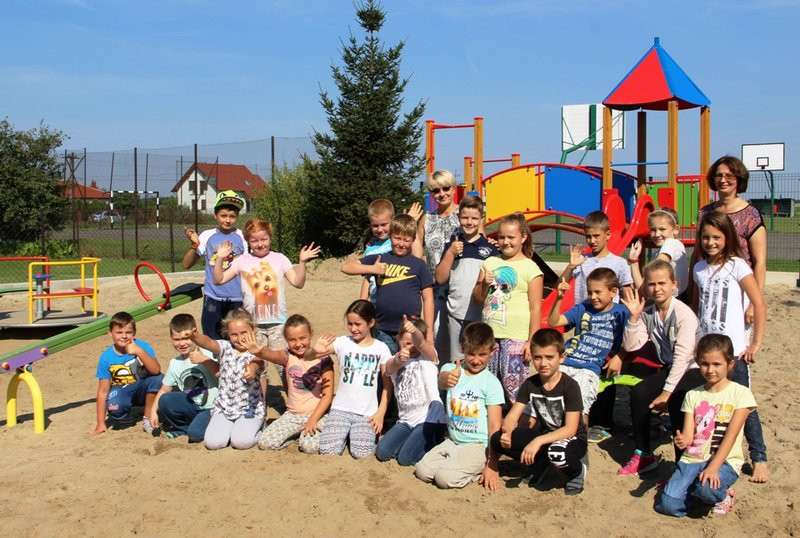 Plac zabaw w prezencie od rodziców (zdjęcia)