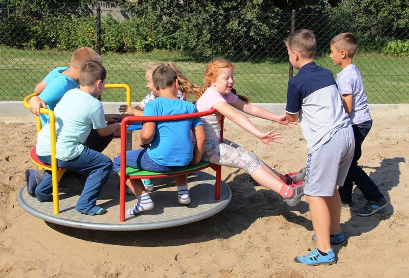 Plac zabaw w prezencie od rodziców (zdjęcia)