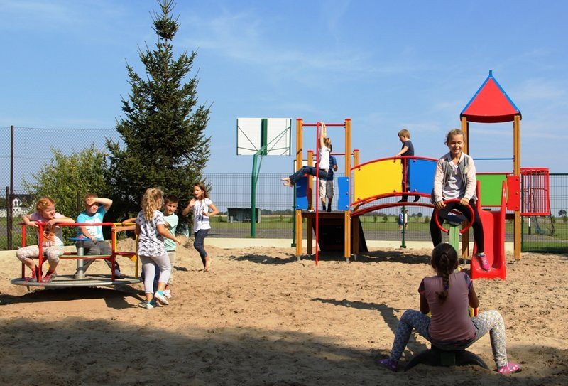 Plac zabaw w prezencie od rodziców (zdjęcia)