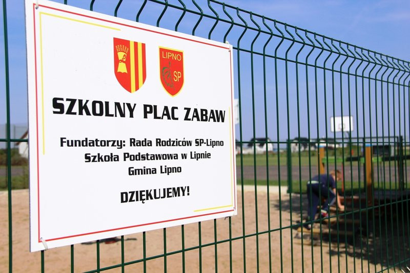 Plac zabaw w prezencie od rodziców (zdjęcia)