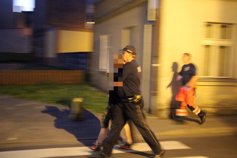 Chciał wyskoczyć z okna? (zdjęcia)