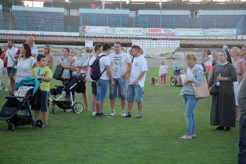 Balonowe widowisko na stadionie (zdjęcia)