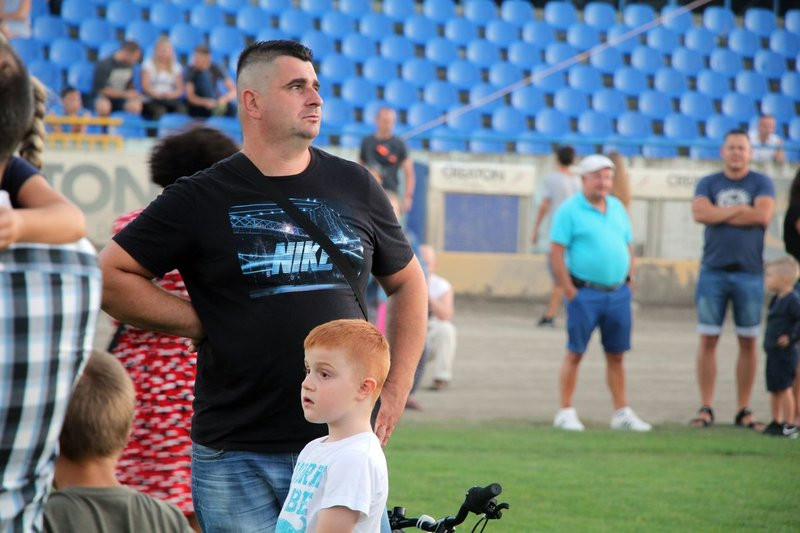 Balonowe widowisko na stadionie (zdjęcia)