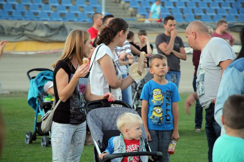 Balonowe widowisko na stadionie (zdjęcia)