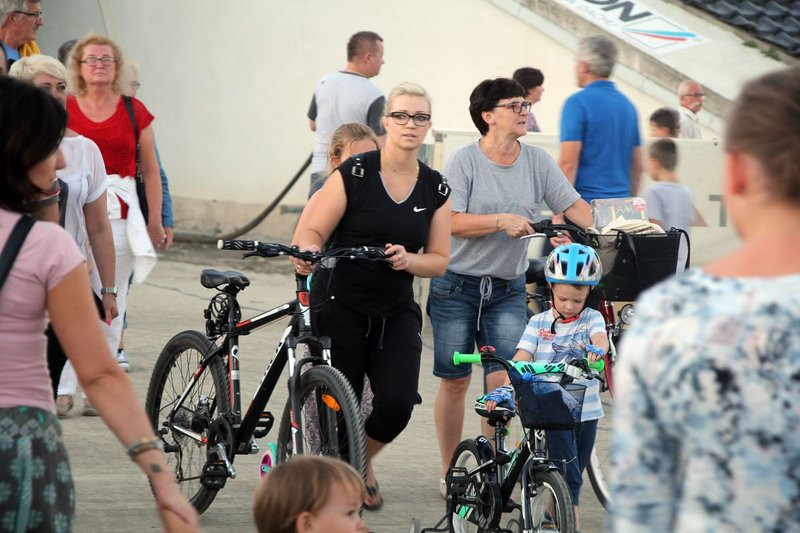 Balonowe widowisko na stadionie (zdjęcia)