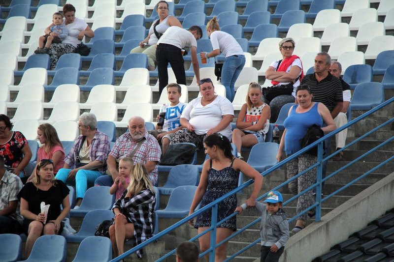 Balonowe widowisko na stadionie (zdjęcia)