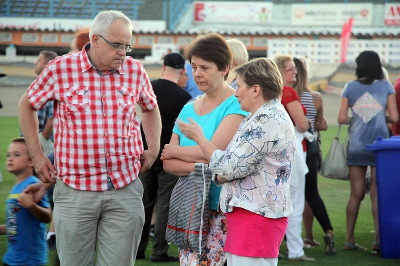 Balonowe widowisko na stadionie (zdjęcia)