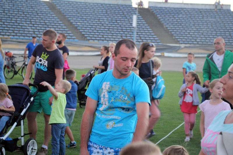 Balonowe widowisko na stadionie (zdjęcia)