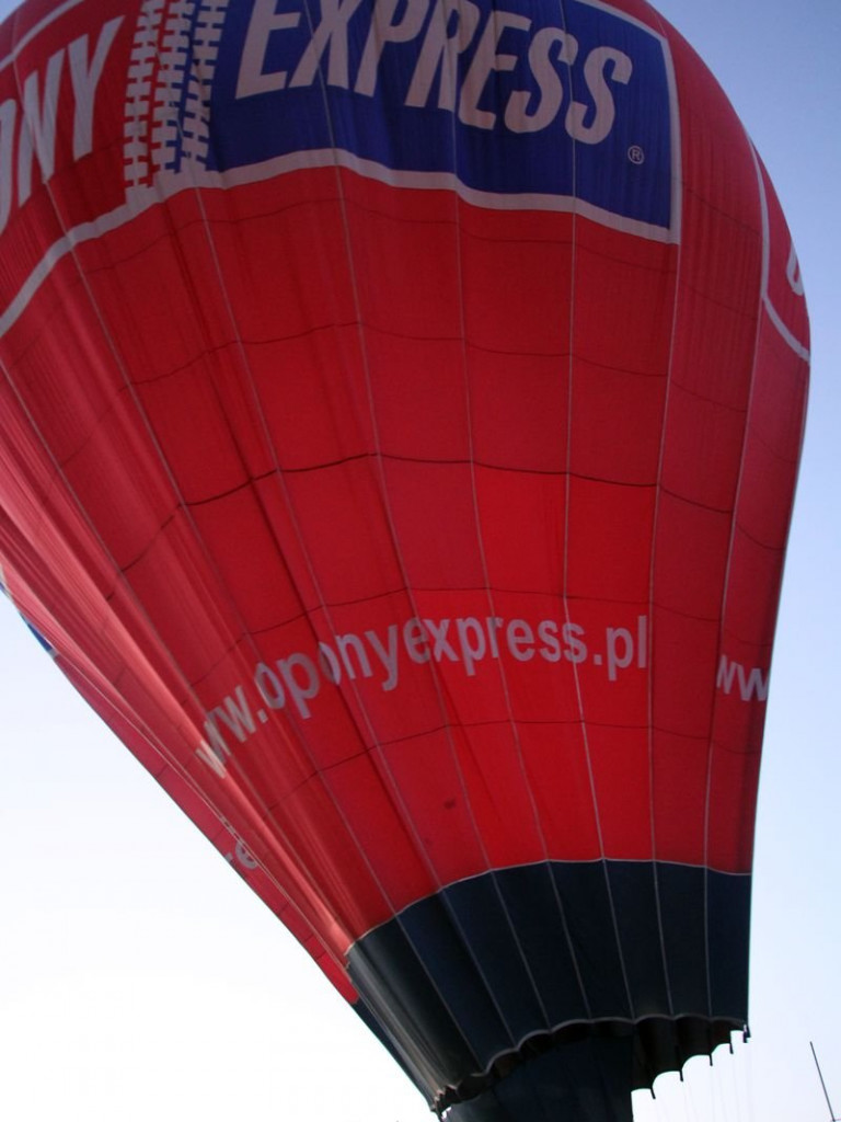Balonowe widowisko na stadionie (zdjęcia)
