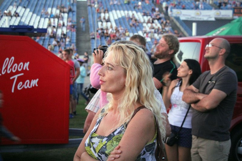 Balonowe widowisko na stadionie (zdjęcia)