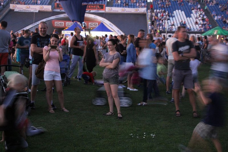 Balonowe widowisko na stadionie (zdjęcia)