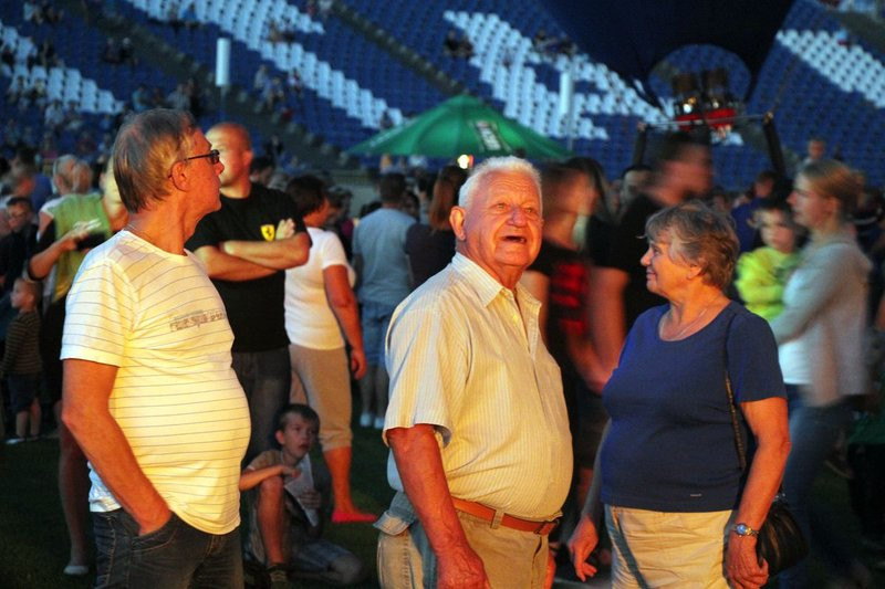 Balonowe widowisko na stadionie (zdjęcia)