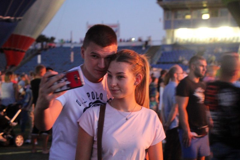 Balonowe widowisko na stadionie (zdjęcia)