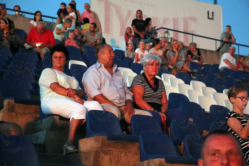 Balonowe widowisko na stadionie (zdjęcia)