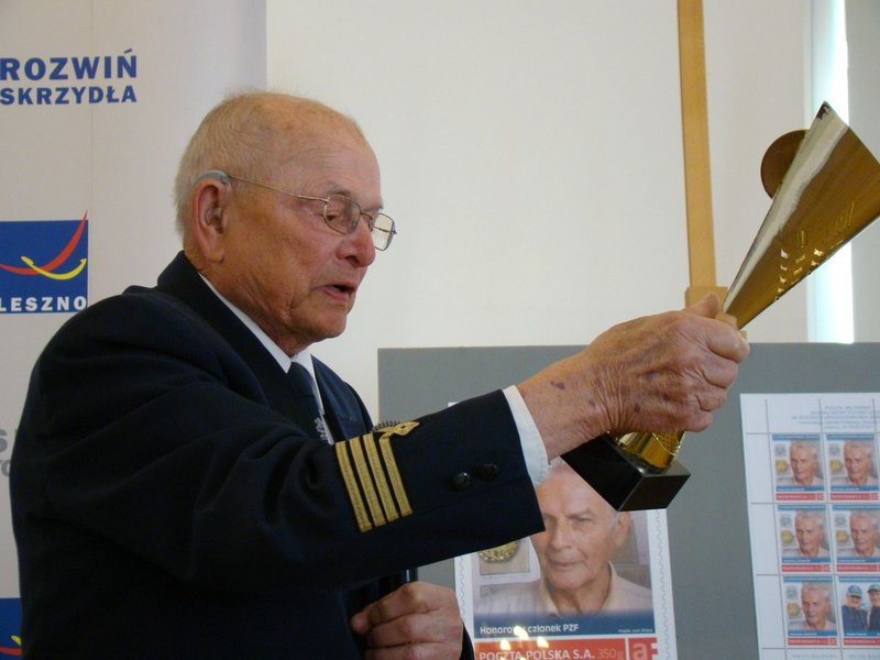 Latająca poczta. Symbol Leszna (kilka zdjęć)