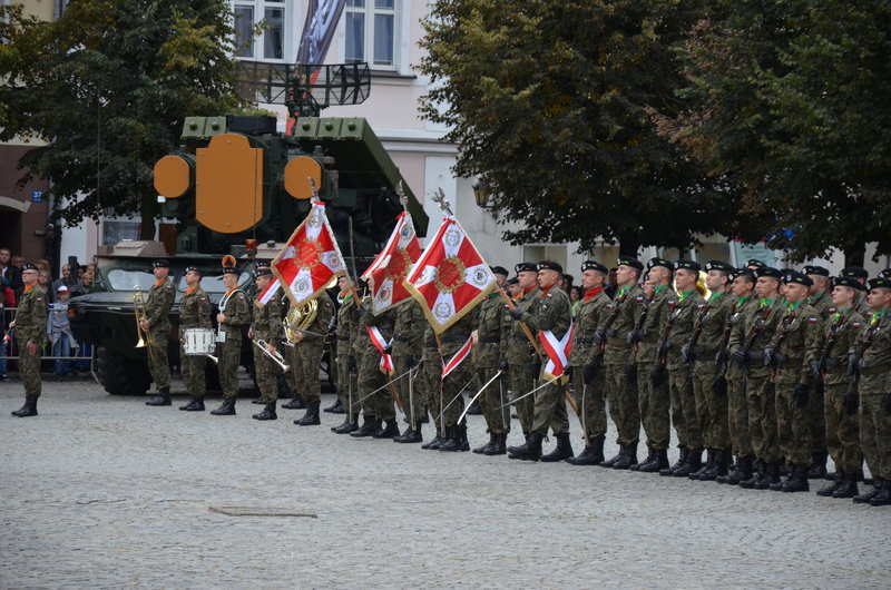 Dywizyjna przysięga na leszczyńskim rynku (zdjęcia)