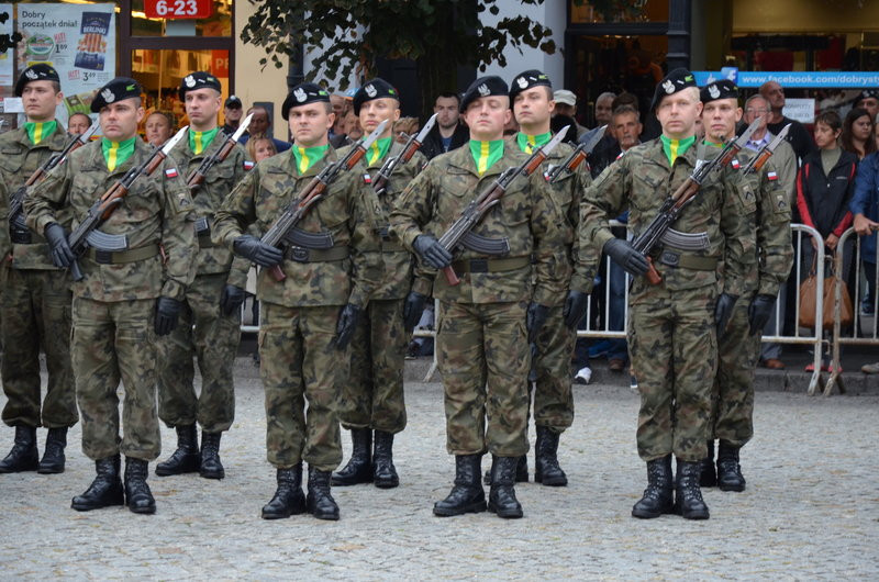 Dywizyjna przysięga na leszczyńskim rynku (zdjęcia)