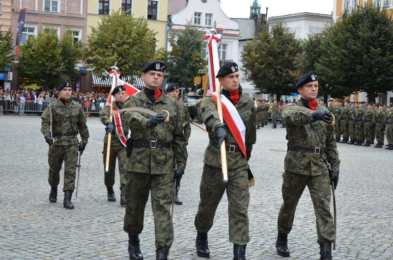 Dywizyjna przysięga na leszczyńskim rynku (zdjęcia)