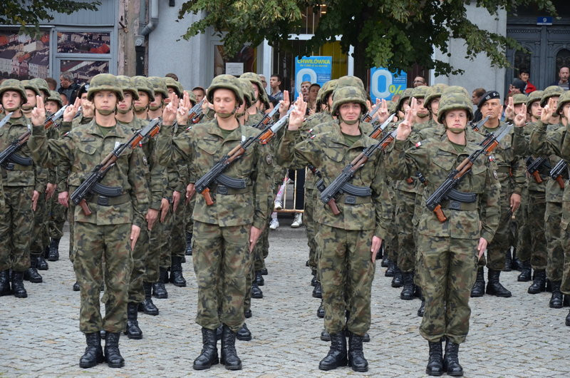 Dywizyjna przysięga na leszczyńskim rynku (zdjęcia)