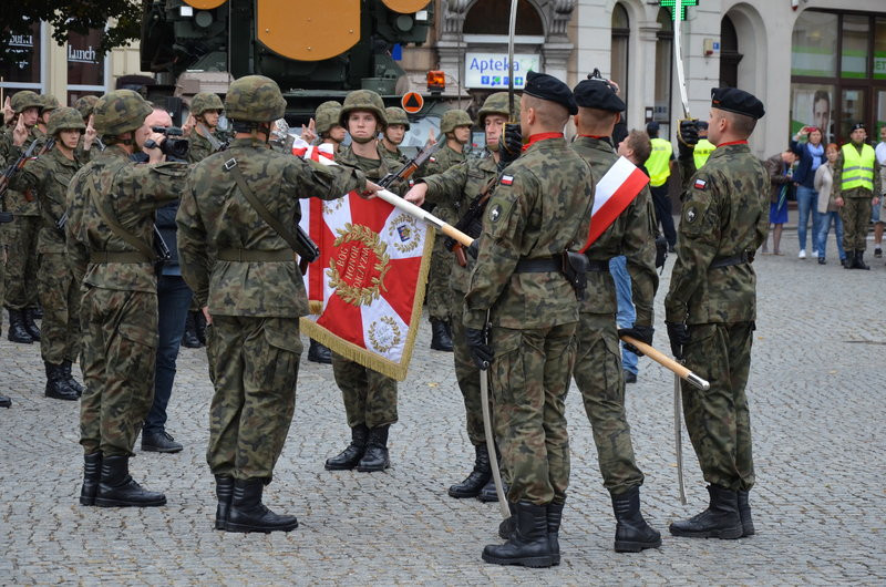 Dywizyjna przysięga na leszczyńskim rynku (zdjęcia)