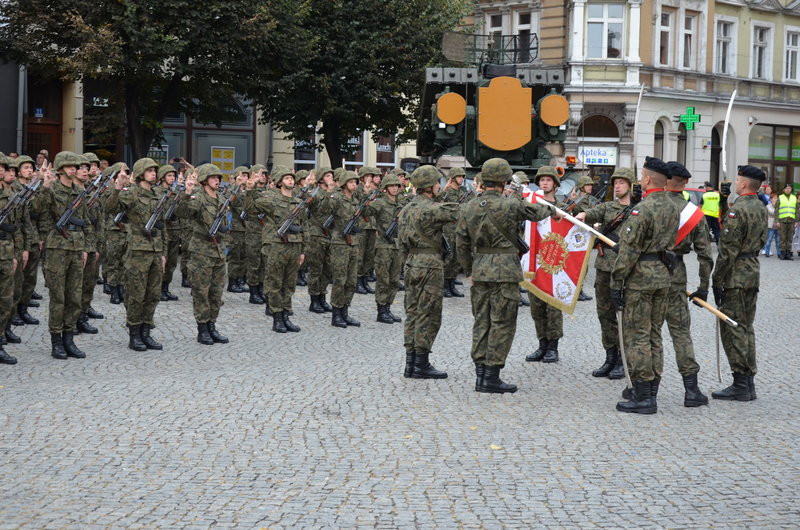 Dywizyjna przysięga na leszczyńskim rynku (zdjęcia)