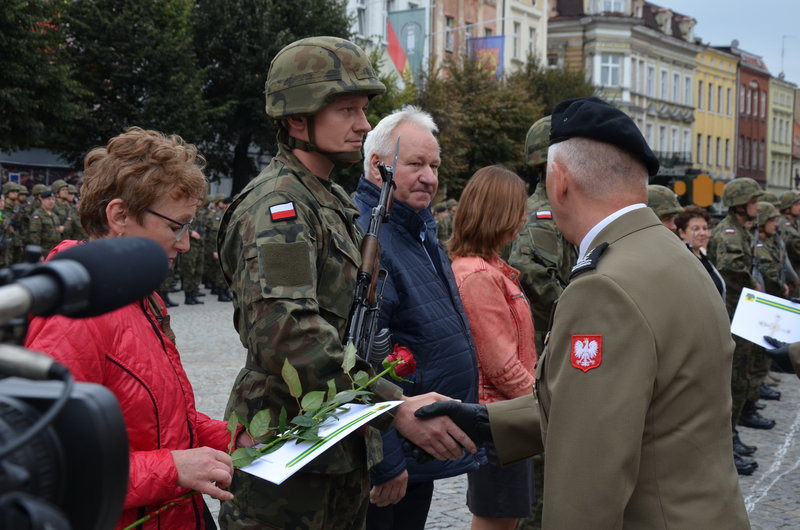 Dywizyjna przysięga na leszczyńskim rynku (zdjęcia)