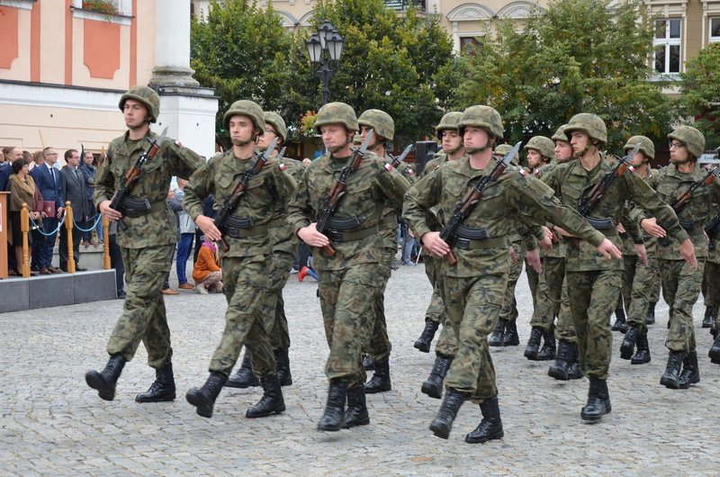 Dywizyjna przysięga na leszczyńskim rynku (zdjęcia)