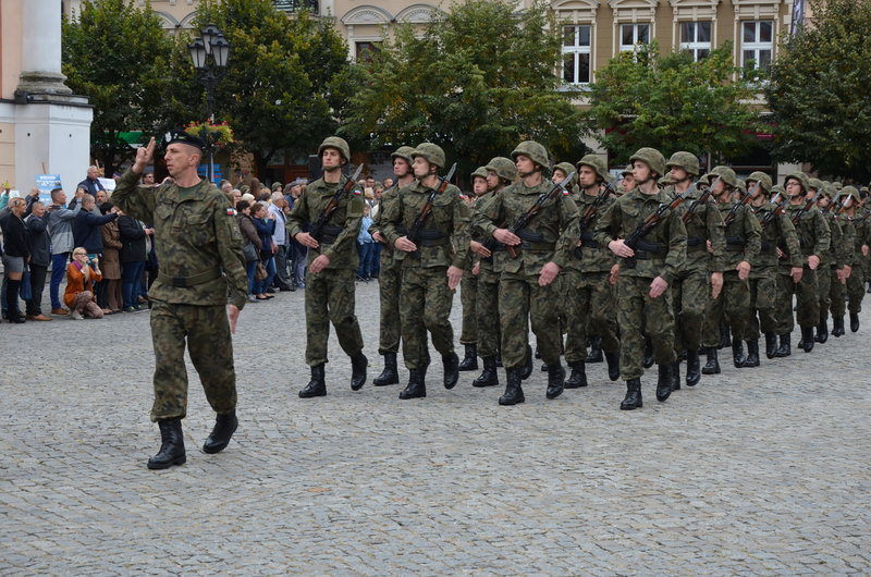 Dywizyjna przysięga na leszczyńskim rynku (zdjęcia)