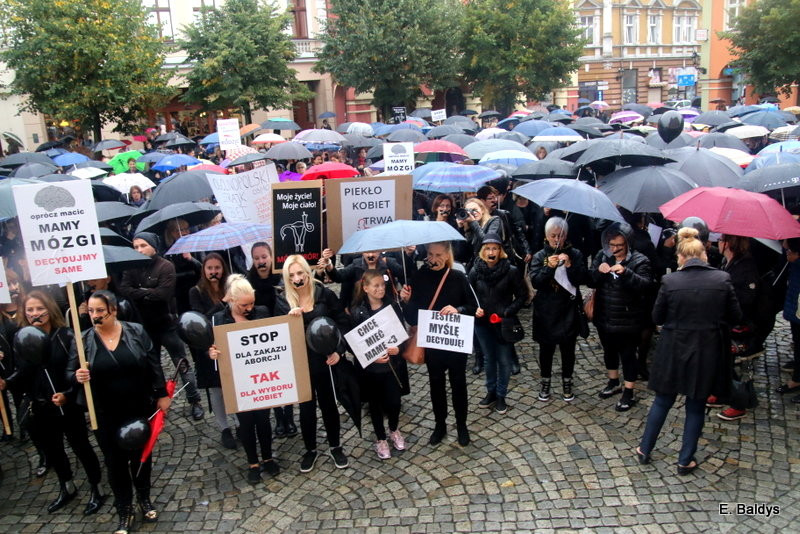 Czarny Protest w Lesznie (zdjęcia)