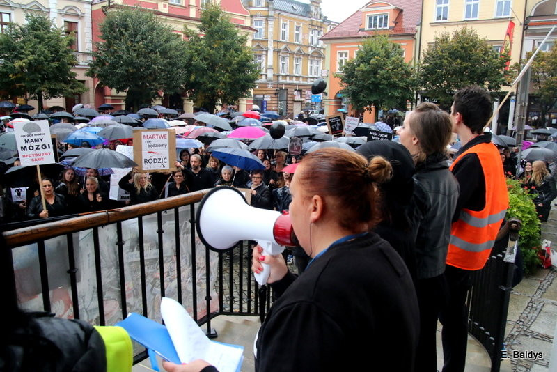 Czarny Protest w Lesznie (zdjęcia)