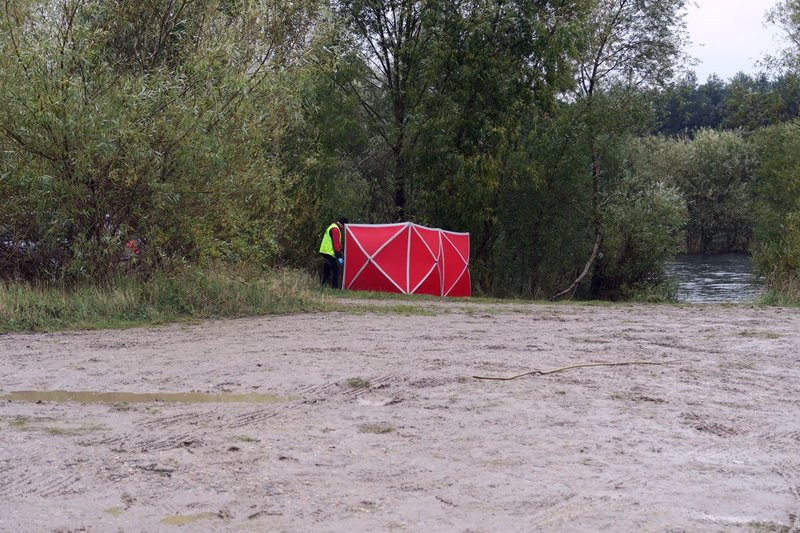 Zwłoki na żwirowni w Zaborowie. To prawdopodobnie poszukiwany 44-latek (dźwięk i zdjęcia)