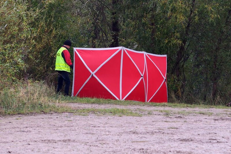 Zwłoki na żwirowni w Zaborowie. To prawdopodobnie poszukiwany 44-latek (dźwięk i zdjęcia)