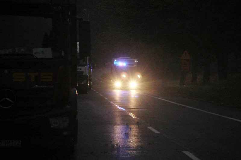 Zderzenie trzech pojazdów, jedna osoba nie żyje (zdjęcia i wideo)