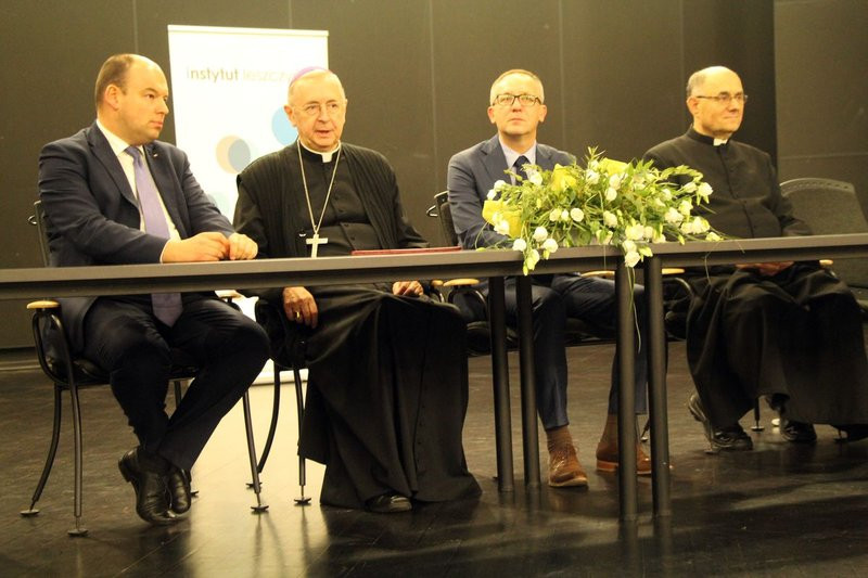 Arcybiskup mówił o rodzinie (zdjęcia)