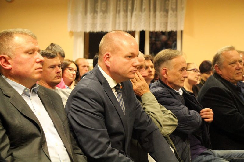 Emocje na sali w Wilkowicach (wideo i zdjęcia)