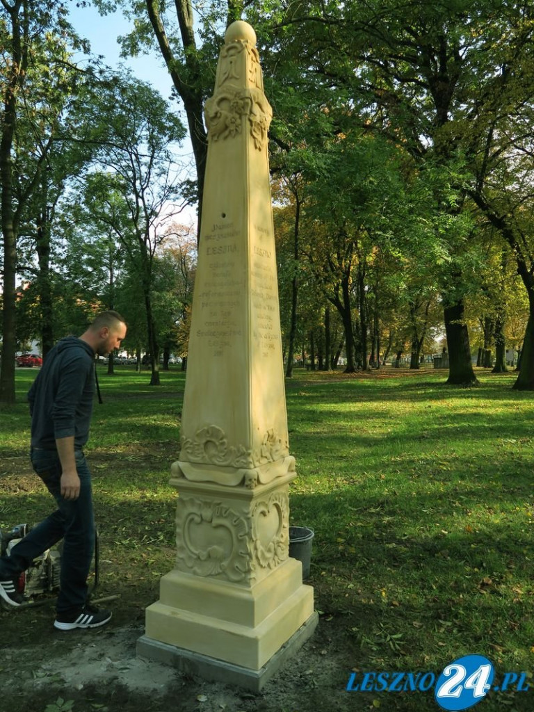 W Parku Jonstona stanął pamiątkowy obelisk (dźwięk i zdjęcia)