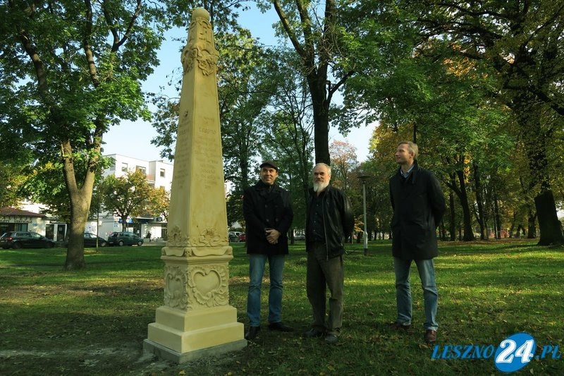 W Parku Jonstona stanął pamiątkowy obelisk (dźwięk i zdjęcia)