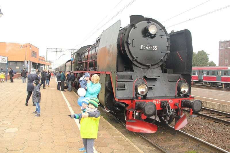 Pociąg retro połączył Leszno i Rawicz (reportaż dźwiękowy, wideo i zdjęcia)