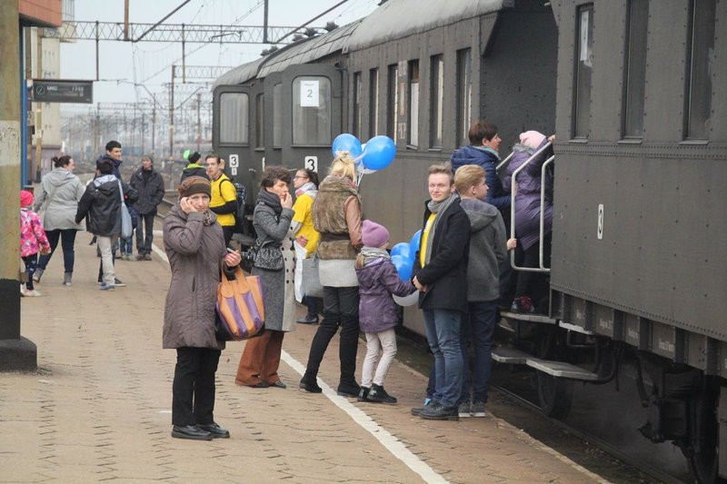 Pociąg retro połączył Leszno i Rawicz (reportaż dźwiękowy, wideo i zdjęcia)